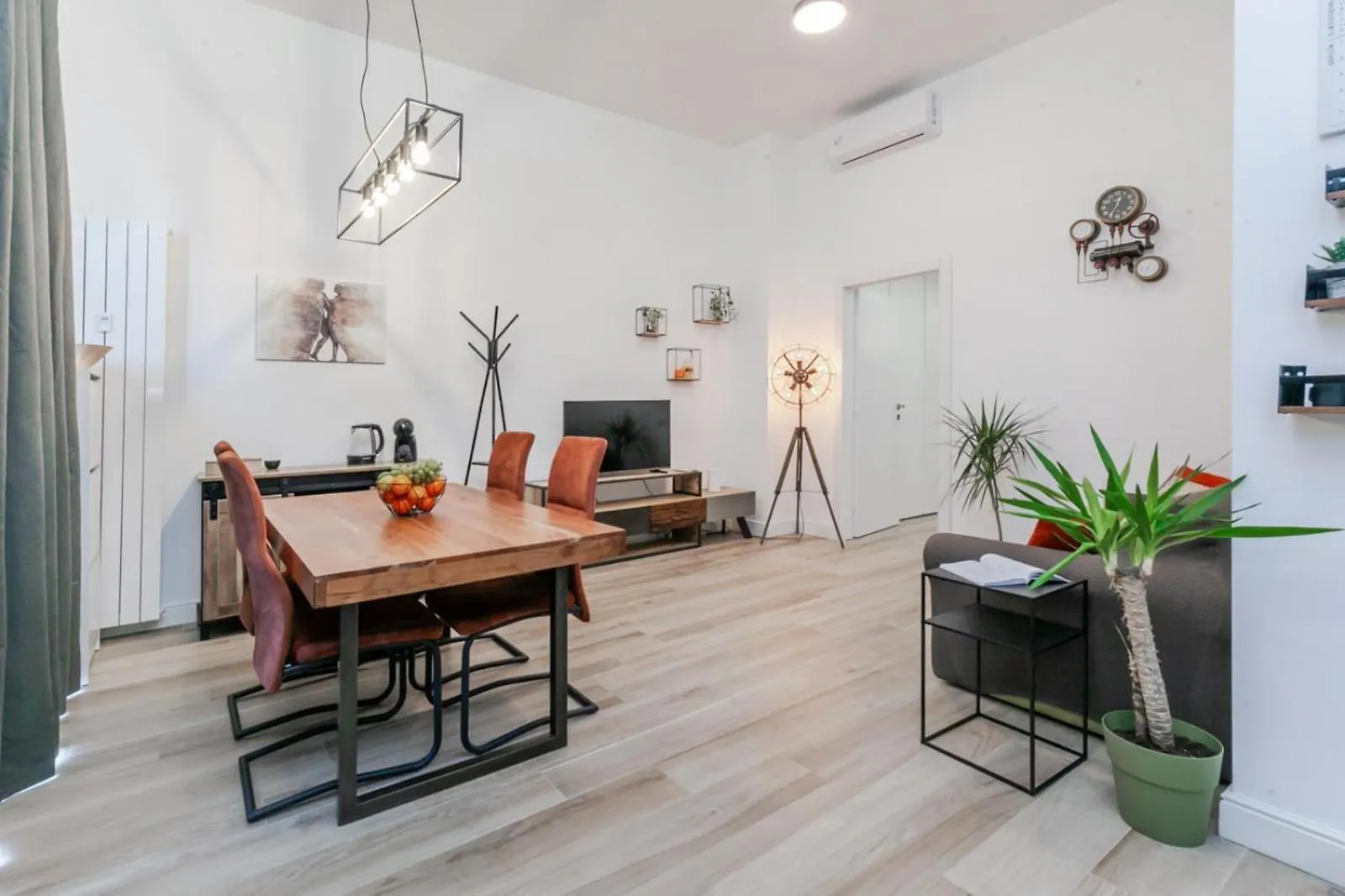 Urban Retreat Chic Industrial Loft In The Heart Of Milan 아파트